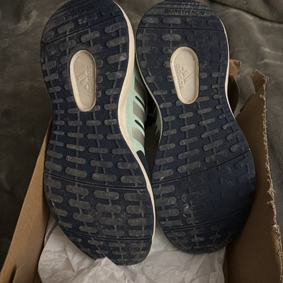 Adidas cloudfoam kids sneaker size 3 - Picture 3 of 3